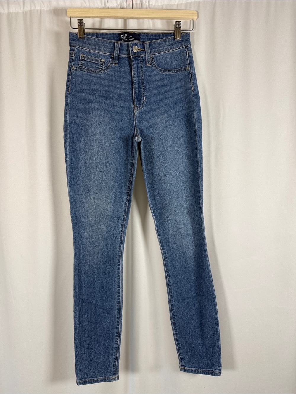 GAP Slim High-Rise Jegging Jeans in Medium Blue